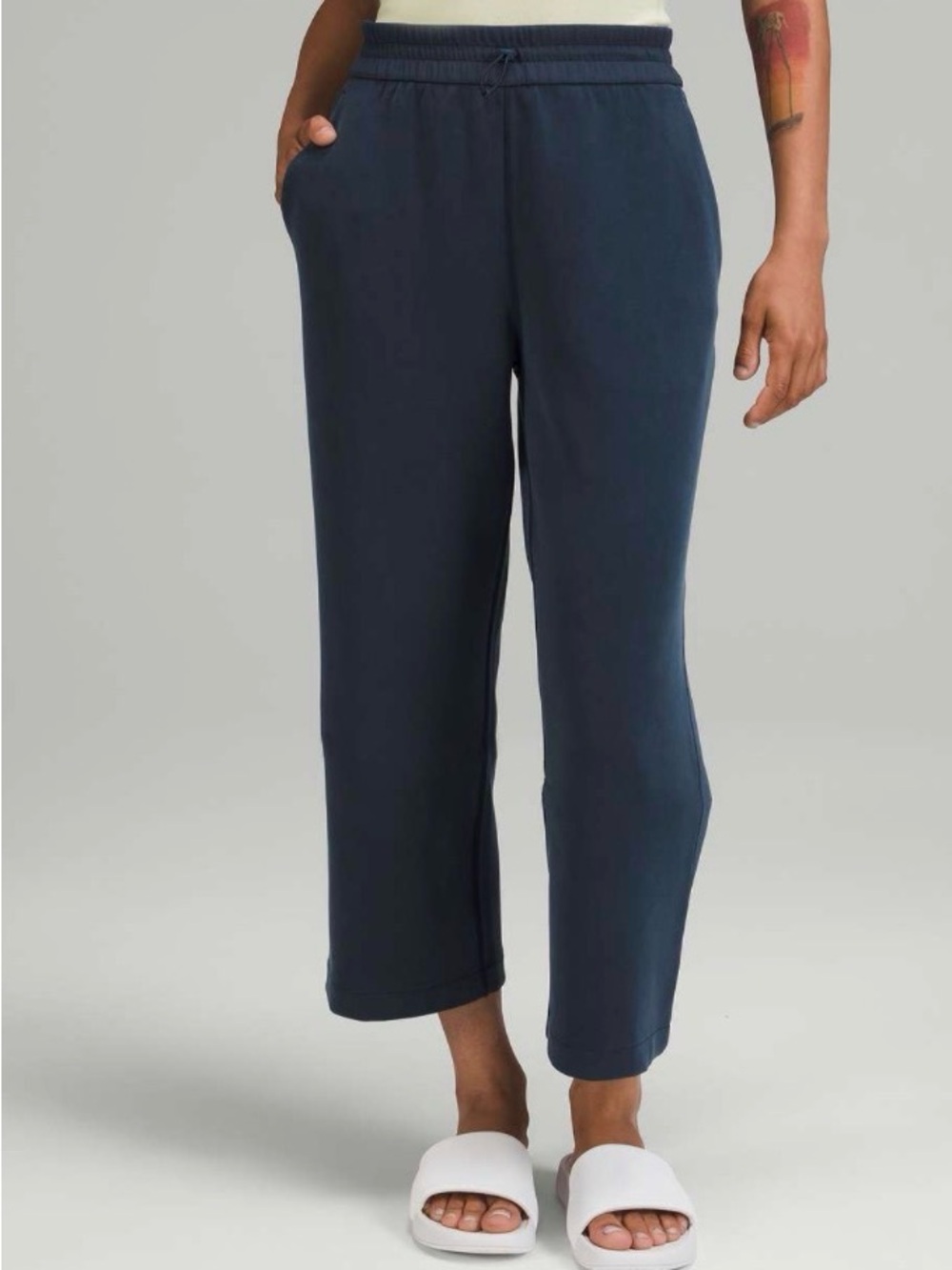 Lululemon Softstreme High-Rise Straight Leg Crop. True Navy. Size 4.
